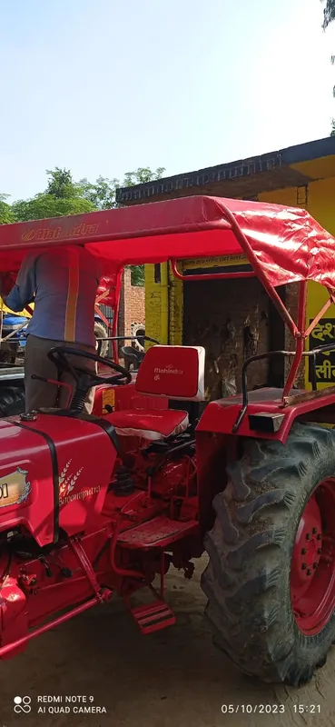 Tractor with fitted canopy from the supplied reference collection